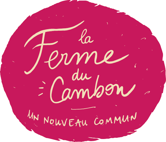 Logo de la Bòria del Cambon — calligrafia crèma « la Ferme du Cambon, un nouveau commun » sus fons ròse, projècte de fonciera solidària en Cevenas